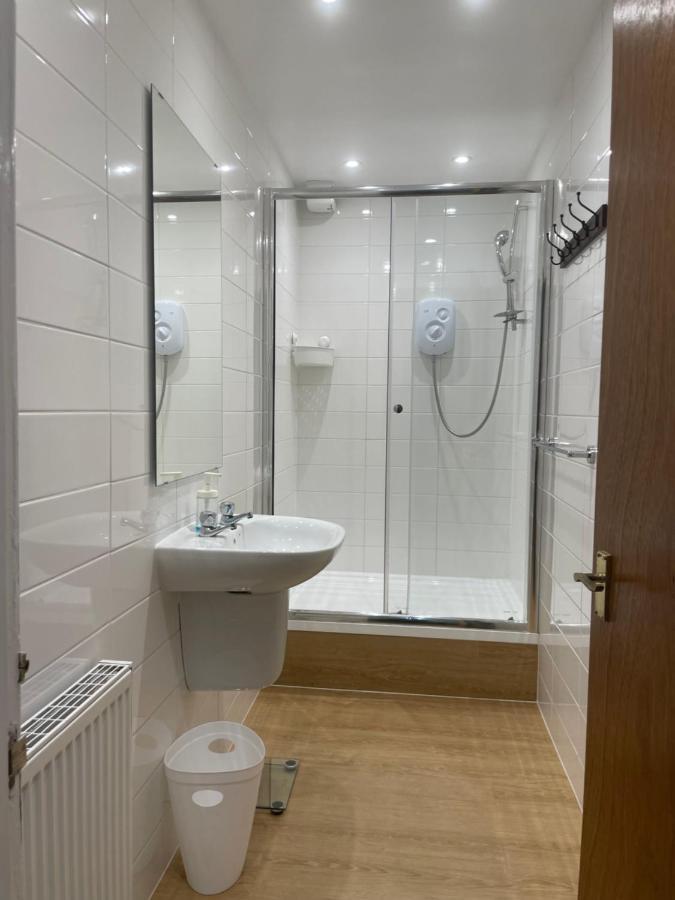 إدنبرة Fantastic Location 10 Mins To Princes Street- 15 To Royal Mile- Main Door-Patio المظهر الخارجي الصورة