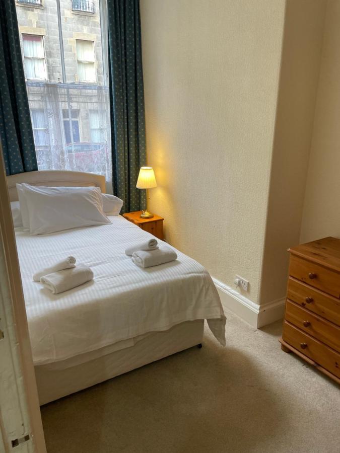 إدنبرة Fantastic Location 10 Mins To Princes Street- 15 To Royal Mile- Main Door-Patio المظهر الخارجي الصورة