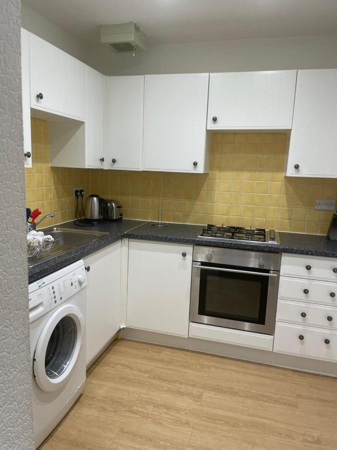 إدنبرة Fantastic Location 10 Mins To Princes Street- 15 To Royal Mile- Main Door-Patio المظهر الخارجي الصورة